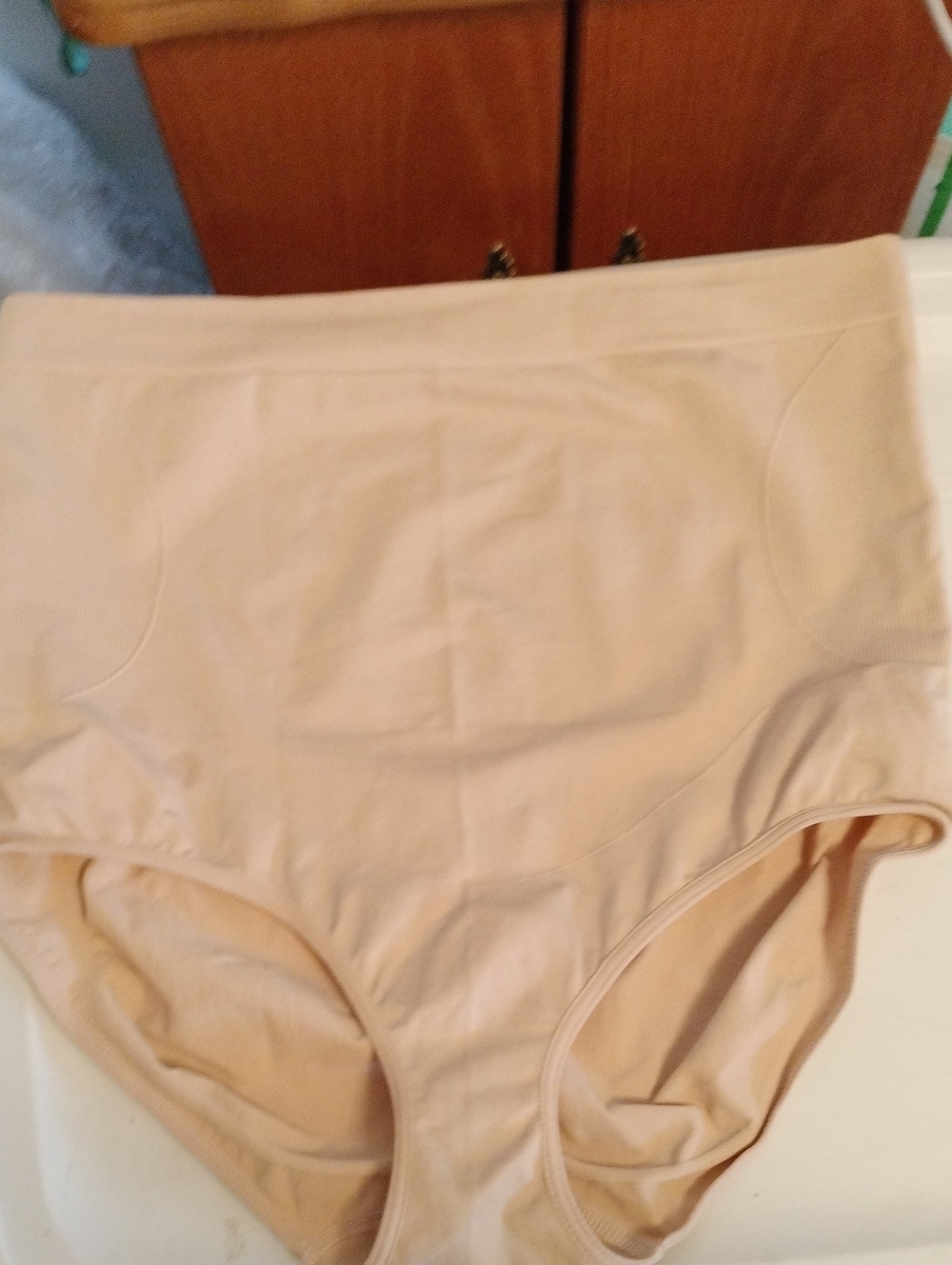 Isaac Mizrahi Cream High-Waist Seamless Briefs XL